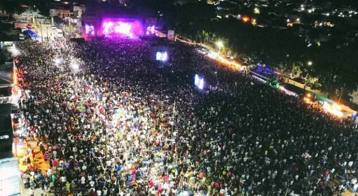 Fiesta nacional de la playa de río (Enero)